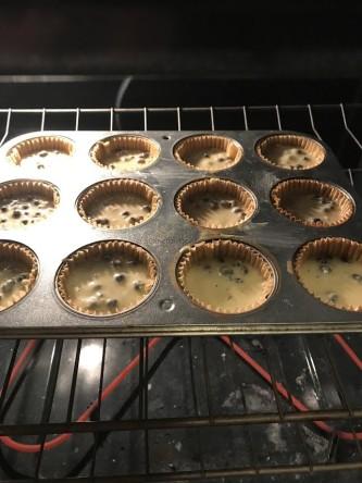 bake muffins